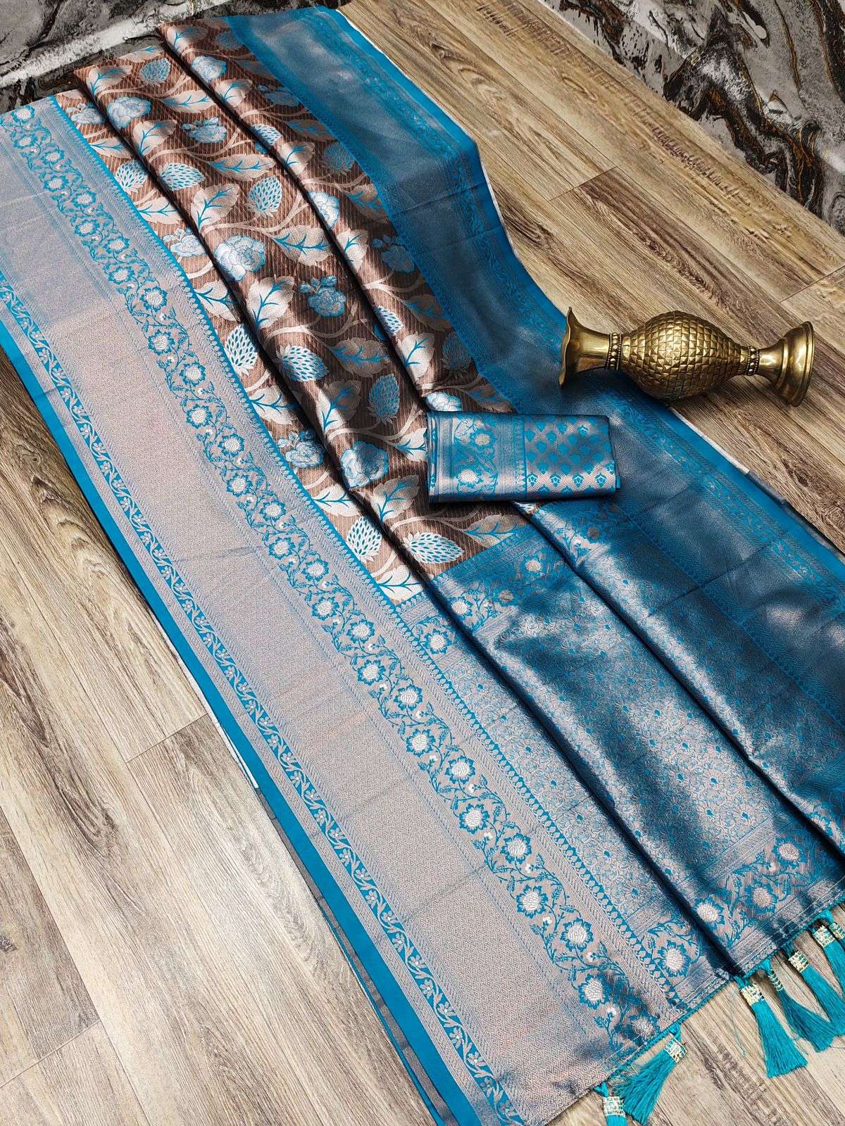 KAVYA SILK BY ASLIWHOLESALE DESIGNER SOFT SILK ZARI WEAVING SAREES