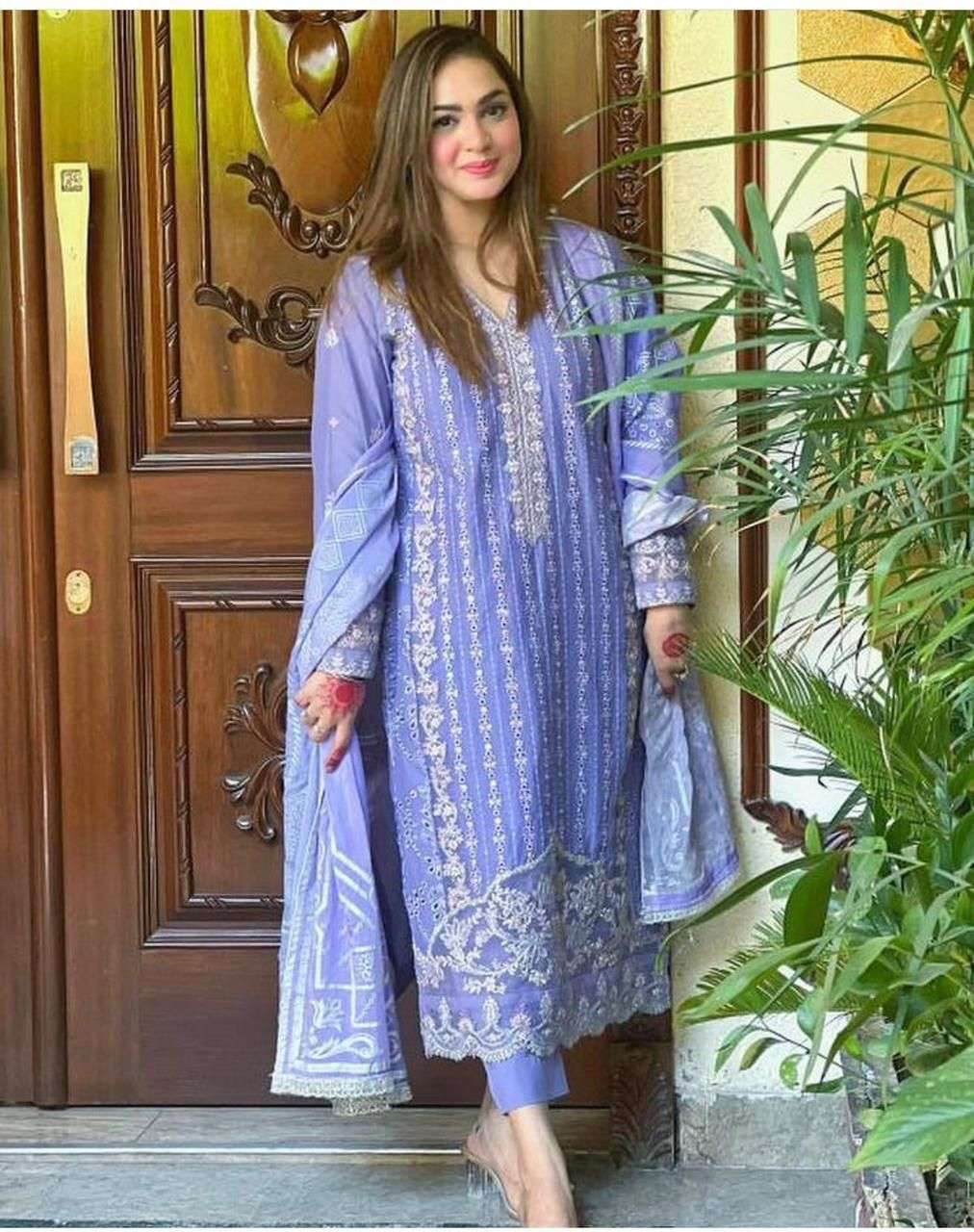 NOOR CHIKANKARI 25002 BY SANIYA TRENDZ CAMBRIC PAKISTANI DRESSES