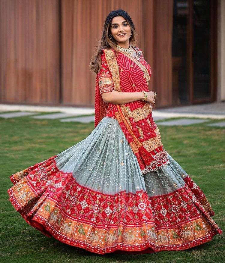 Wholesale Lehenga - Designer Lehenga manufacturer & Supplier from Surat