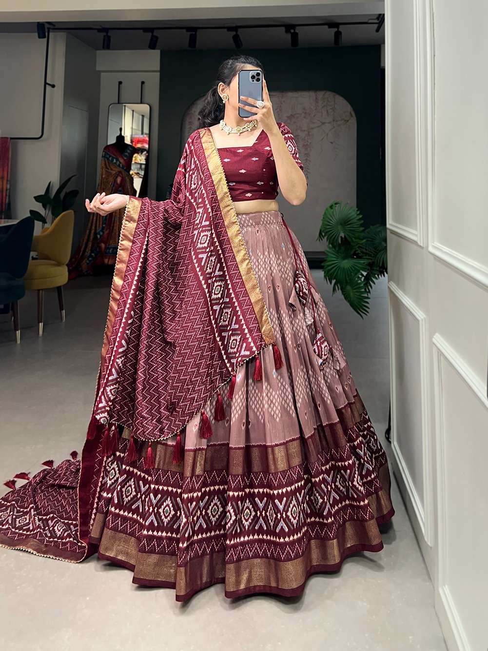 PC-1425 BY ASLIWHOLESALE DESIGNER FANCY HEAVY SILK LEHENGAS