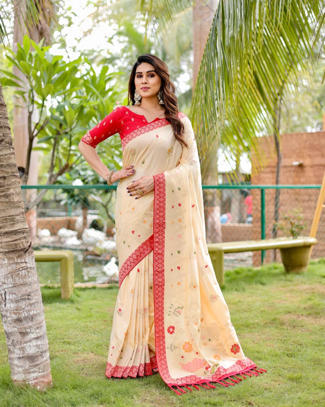 Saroj Sunidhi Saree with lichi jacquard silk fabric | Wholesale Textile